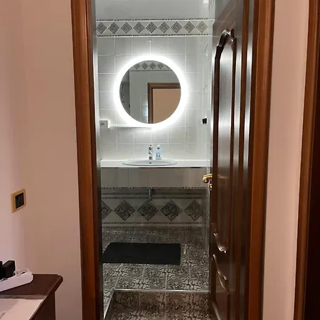 Periperihomesiracusa * Syracuse