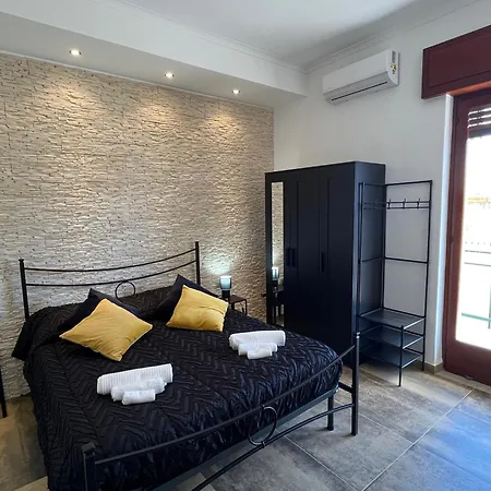 Periperihomesiracusa * Syracuse